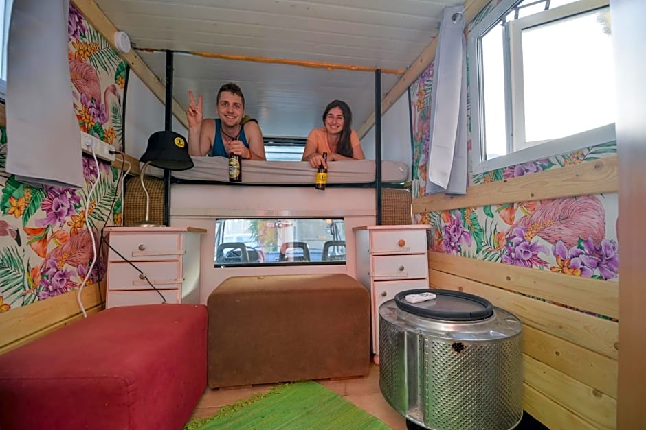 Caravan Hostel Tel Aviv By Roger Age 18-45
