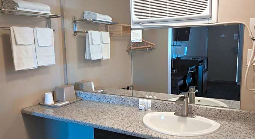 Super 8 by Wyndham Guelph