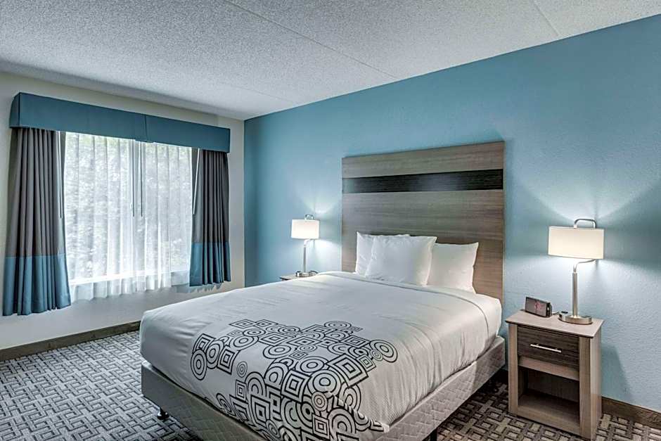 Days Inn & Suites by Wyndham Spokane
