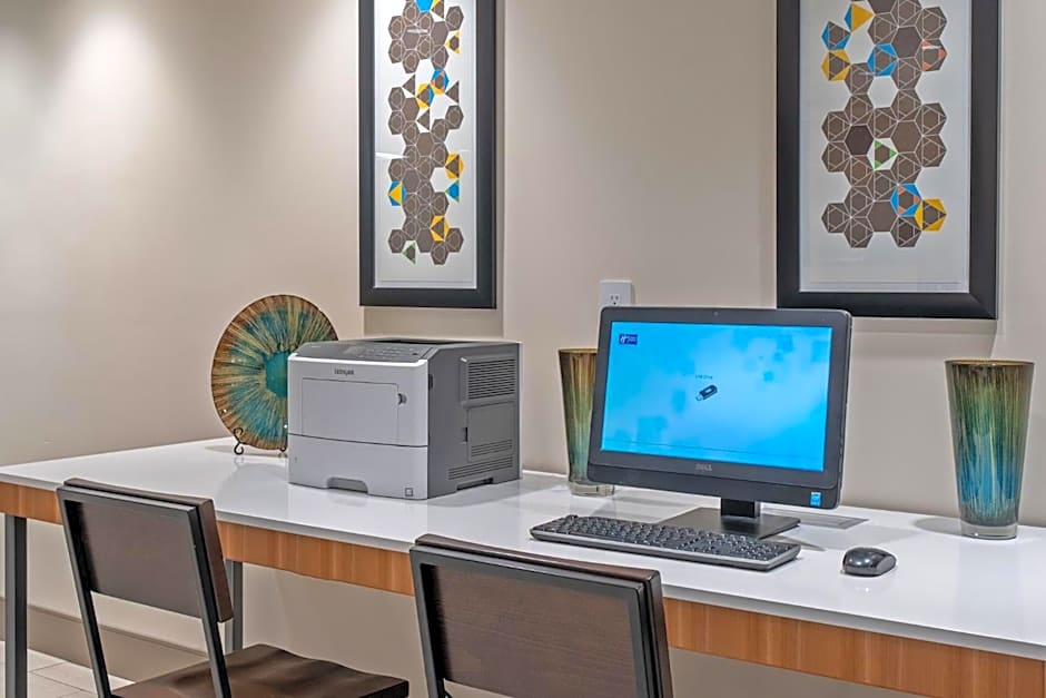 Holiday Inn Express Hotel & Suites Woodbridge By IHG