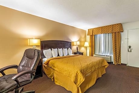 Queen Room - Non-Smoking