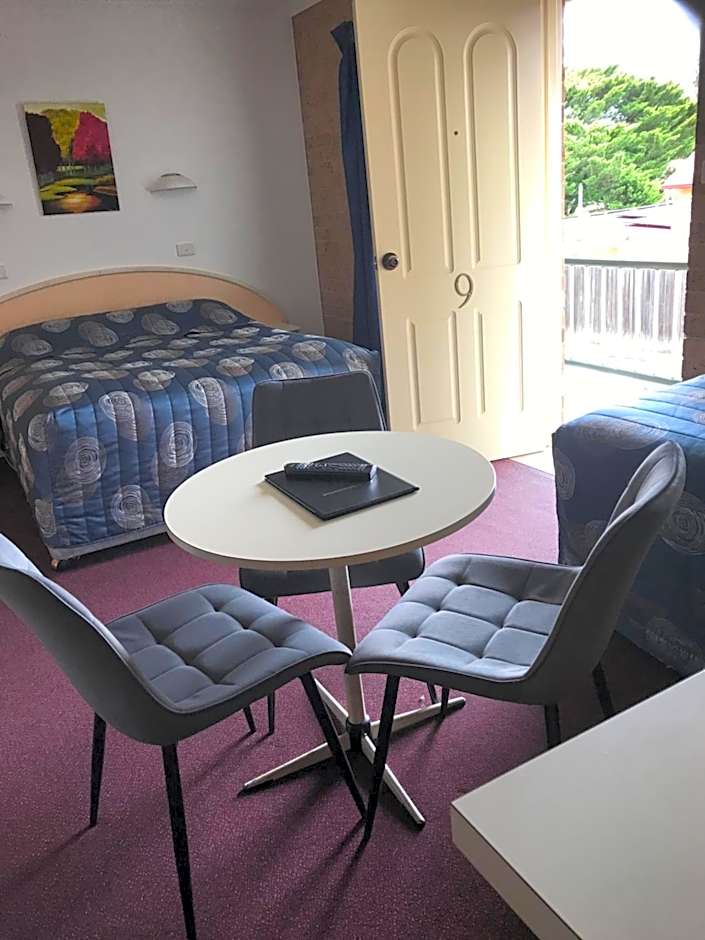 Cedar Lodge Motel