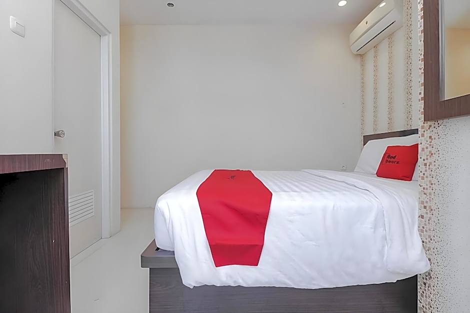 RedDoorz Plus @ Paal 2 Manado