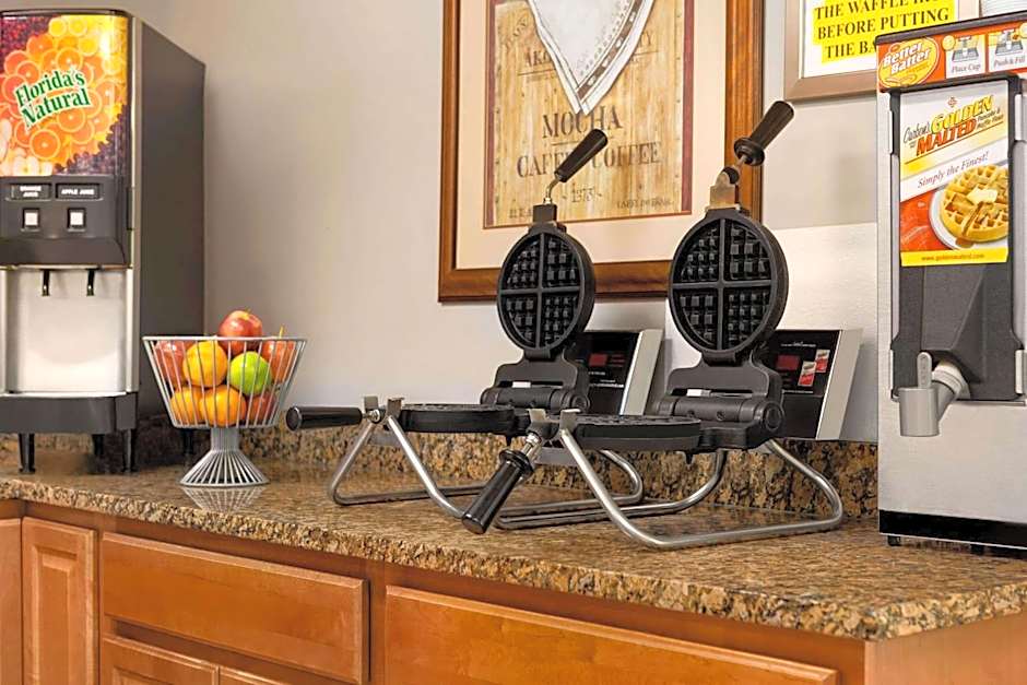 Super 8 by Wyndham Joliet I-55 N/Chicago