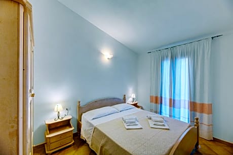 Two-Bedroom Apartment with Terrace or Balcony (6 People)