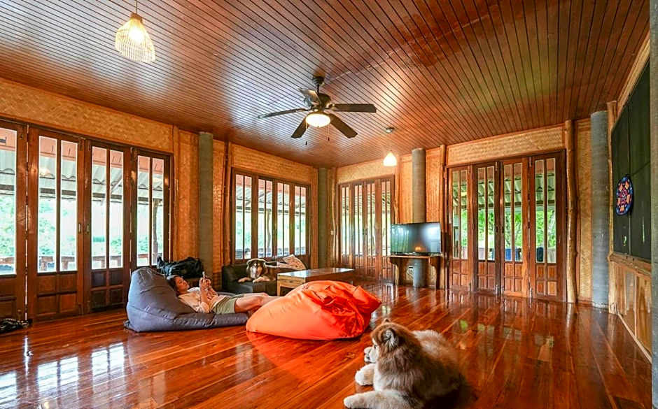 BaanRai KhunYa บ้านไร่คุณย่า