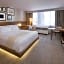 The Belamar Hotel Manhattan Beach, Tapestry Collection by Hilton