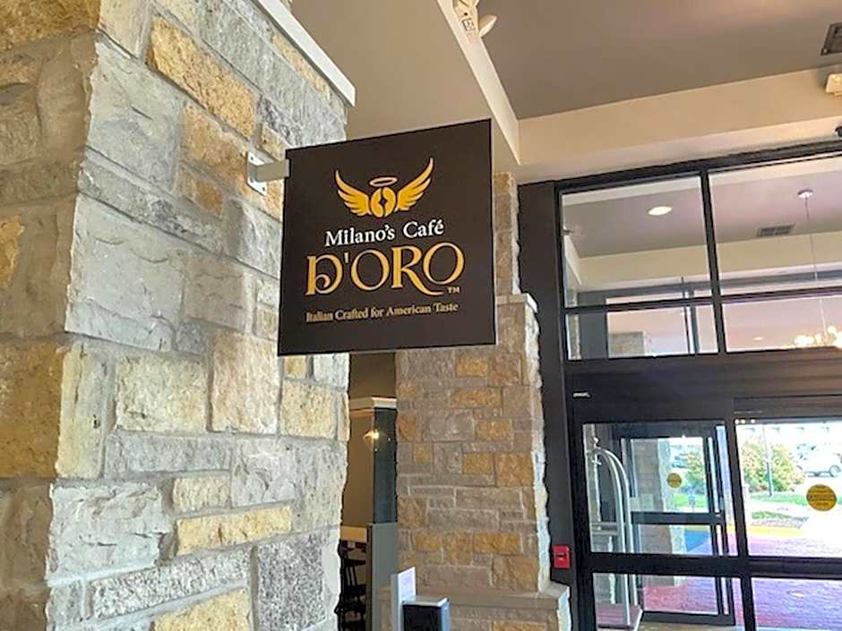 Crowne Plaza Milwaukee Airport by IHG