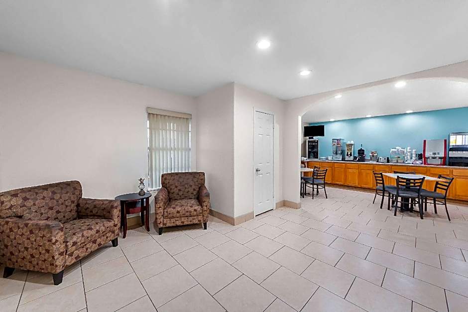 Super 8 by Wyndham Pleasanton
