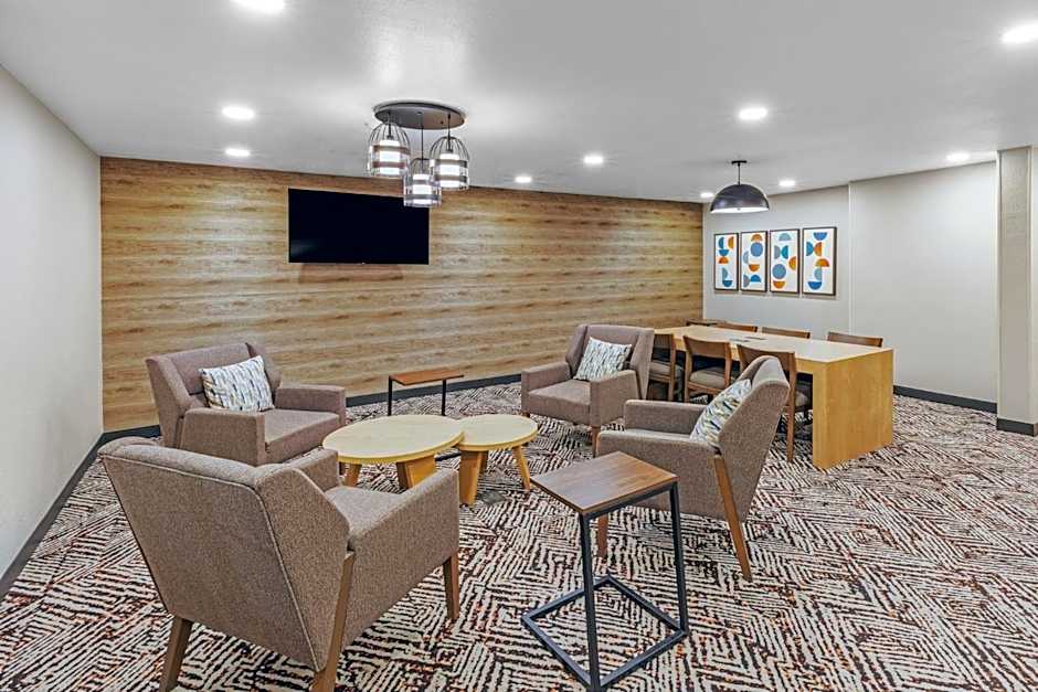 Candlewood Suites Topeka Hotel By IHG