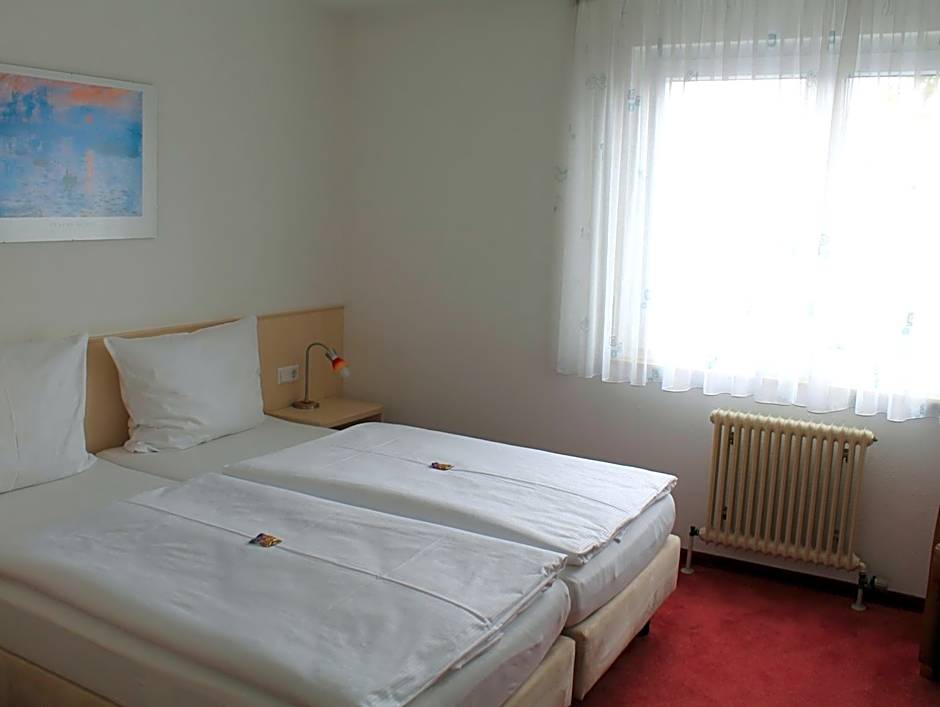 Photo 1 of 9 of Double Room