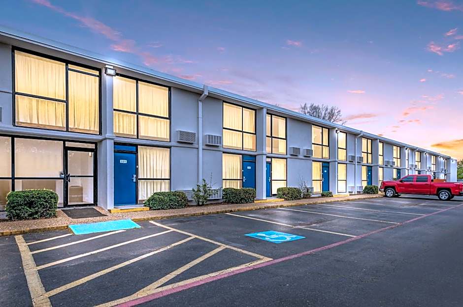 Motel 6 Henderson, Tx