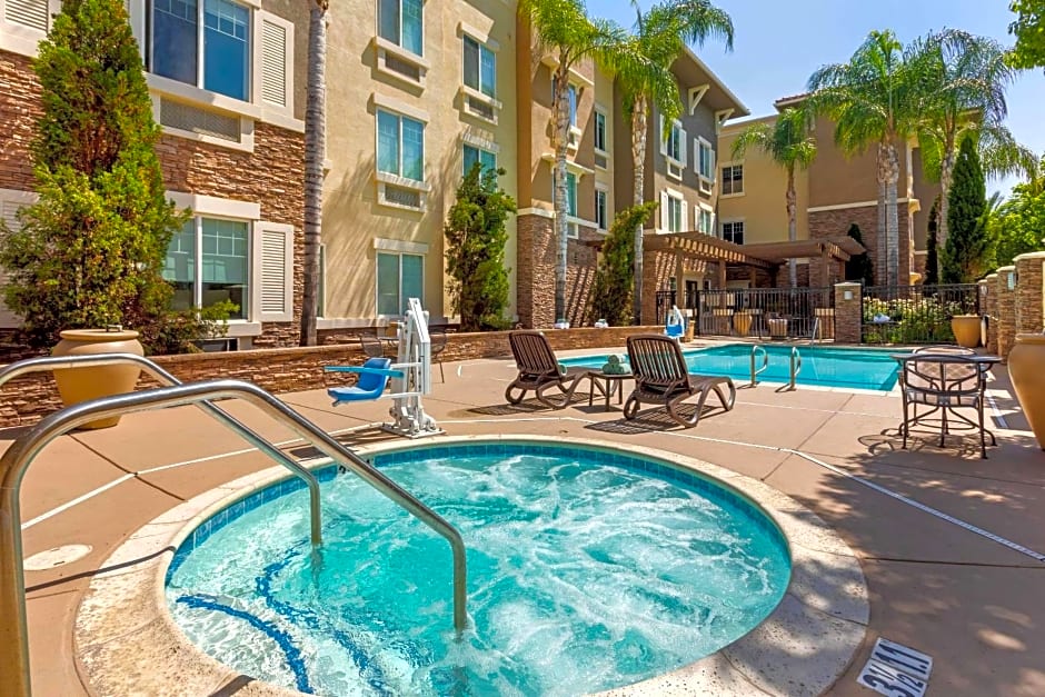 Comfort Inn & Suites Near Ontario Airport