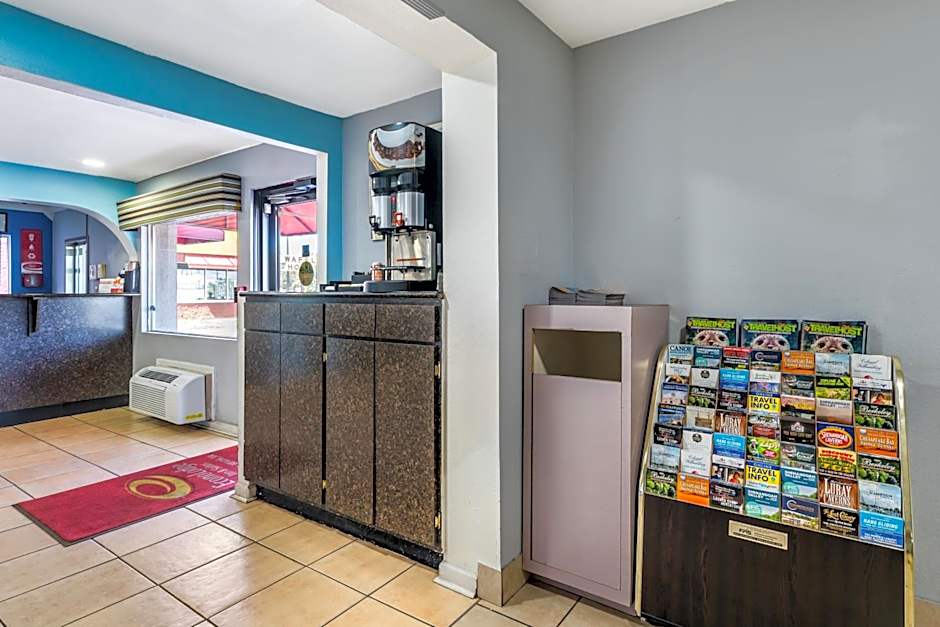 Econo Lodge Inn & Suites Virginia Beach - Norfolk