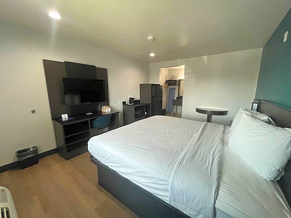 Studio 6 Suites Escondido, CA