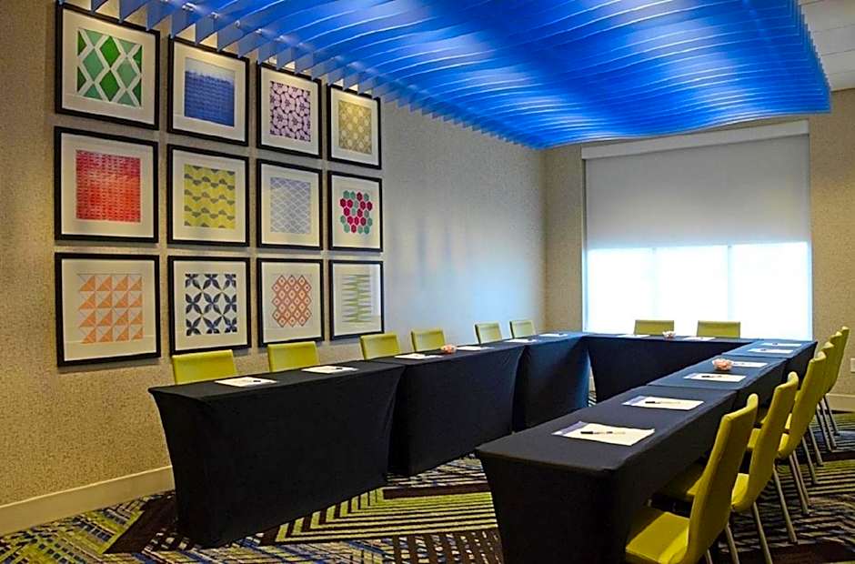 Holiday Inn Express & Suites Franklin - Berry Farms By IHG