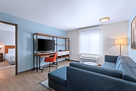 King Suite with Sofa - Disability Access/Non Smoking