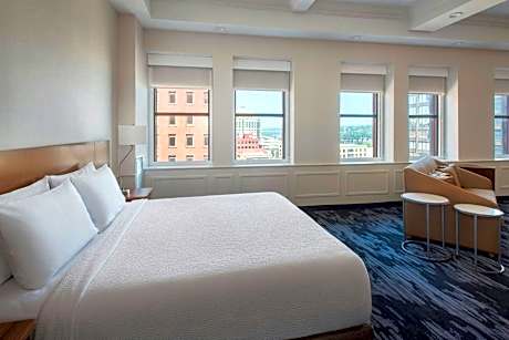 State Suite, Executive Suite, 1 King, Sofa bed, Fireplace