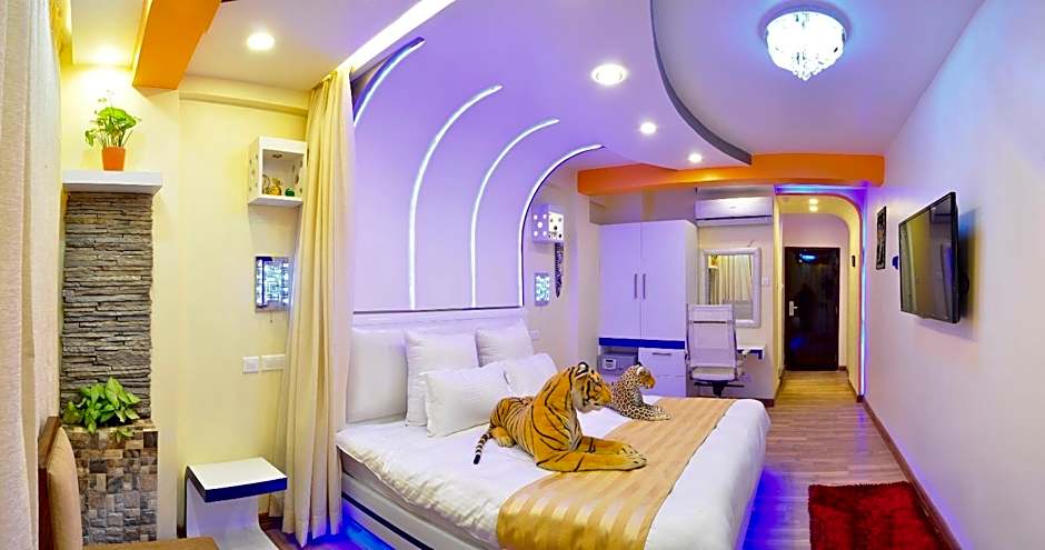 Photo 1 of 8 of Superior King Room