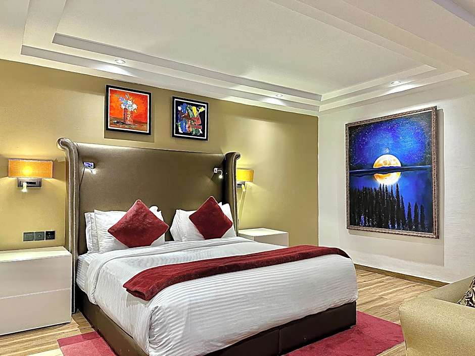 Victoria Crown Plaza Hotel