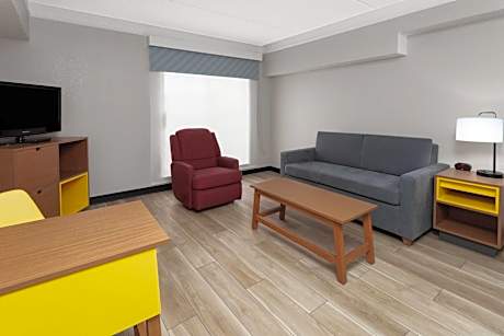 King Suite - Non-Smoking