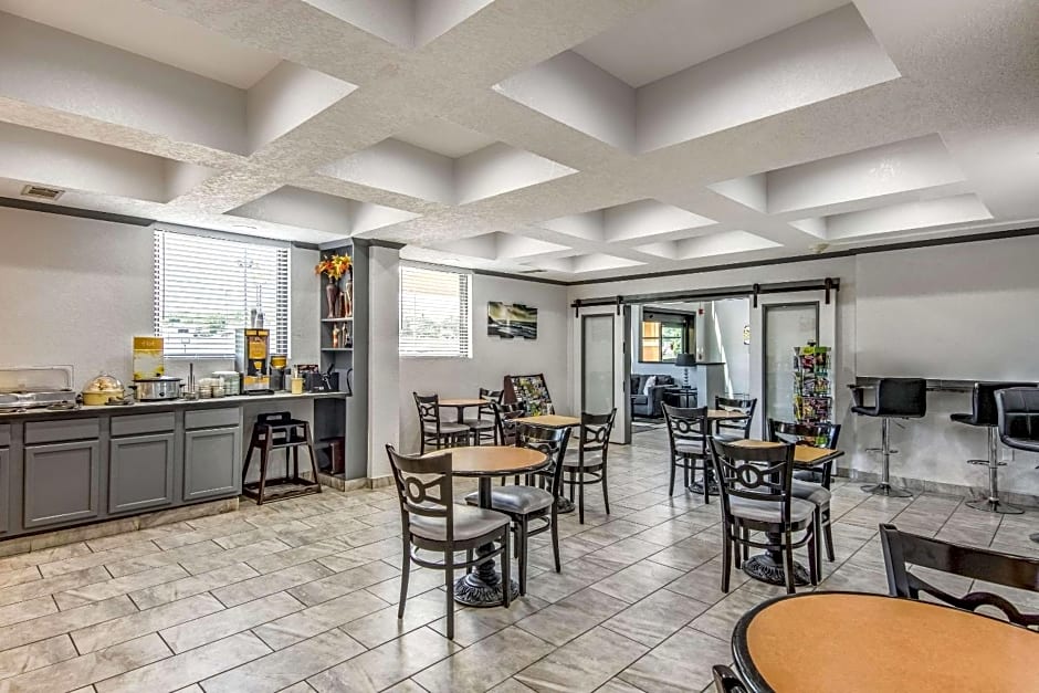 Quality Suites Maumelle - Little Rock NW