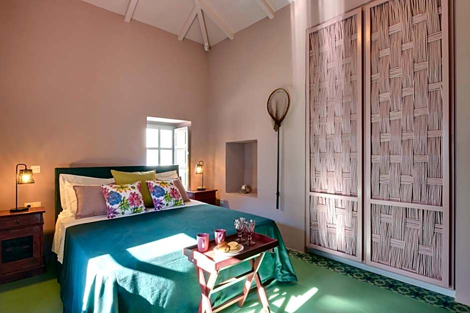 Cactus Hydra - Art Apartments