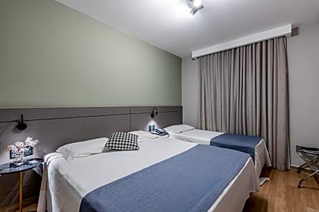 Deluxe Triple Room (1 Double Bed + 1 Single Bed)