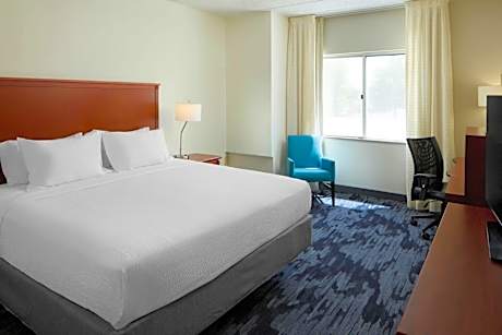 King Room with Roll-in Shower - Mobility and Hearing Accessible