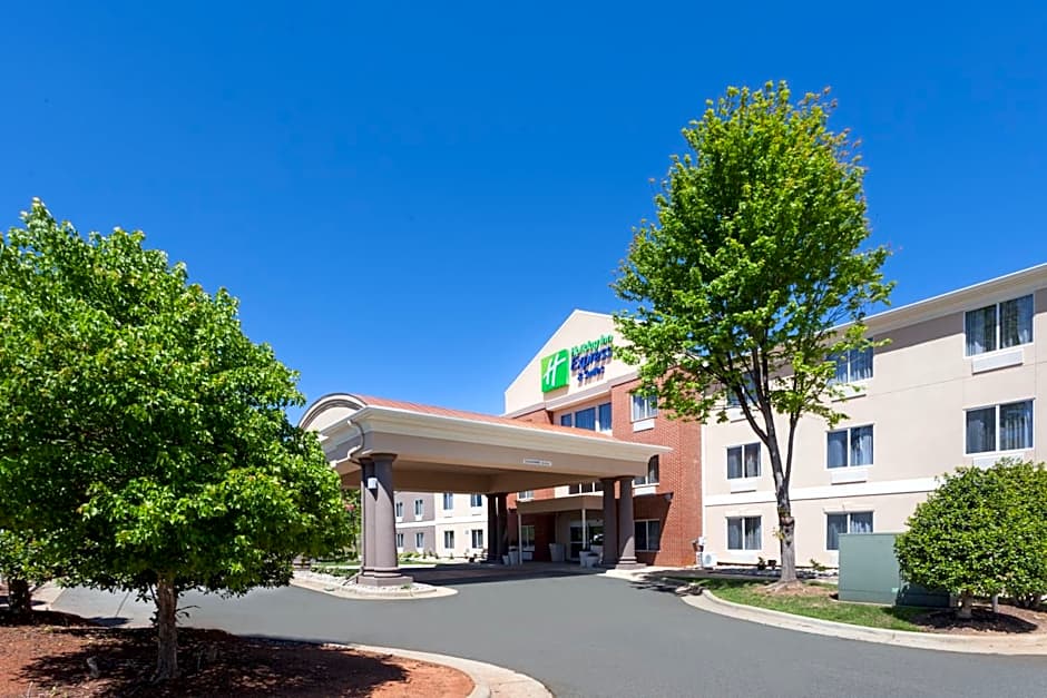 Holiday Inn Express Hotel & Suites Mebane By IHG