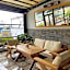 8 Rooms Hotel