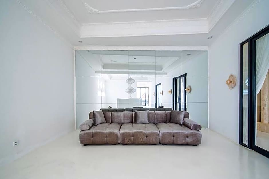 Canggu Modern Mansion - 5 mins to Finns Beach Club