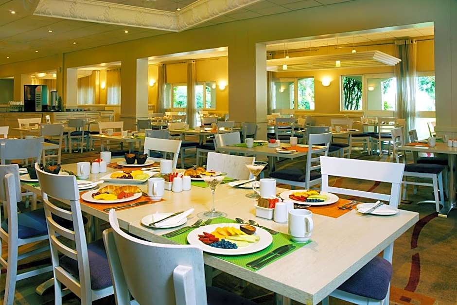 Garden Court Or Tambo International Airport