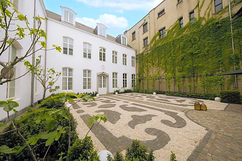 Sapphire House Antwerp, Autograph Collection