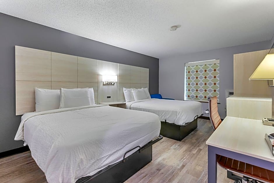 Days Inn by Wyndham Savannah Gateway I-95