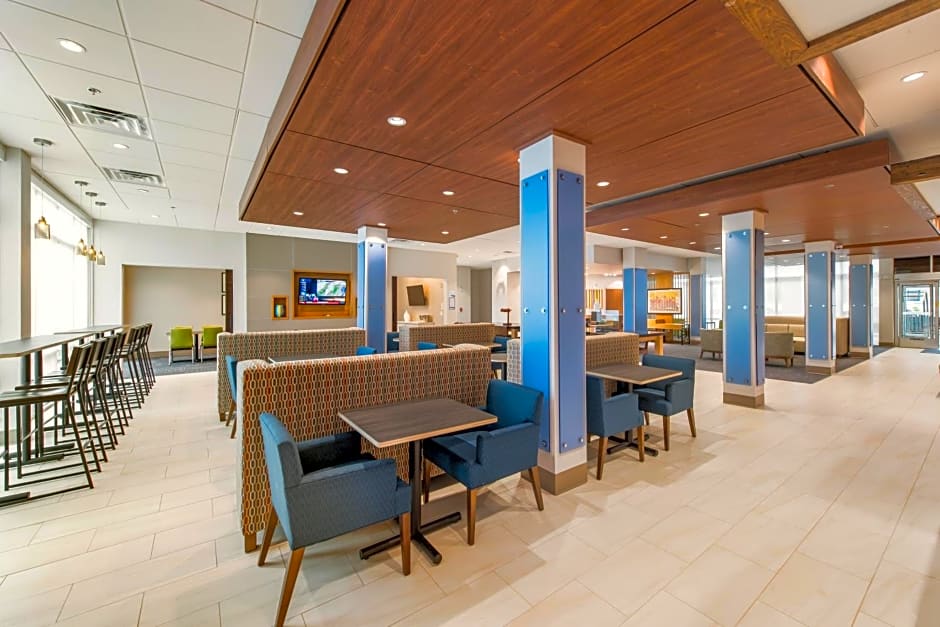 Holiday Inn Express & Suites - Carrollton West, an IHG Hotel