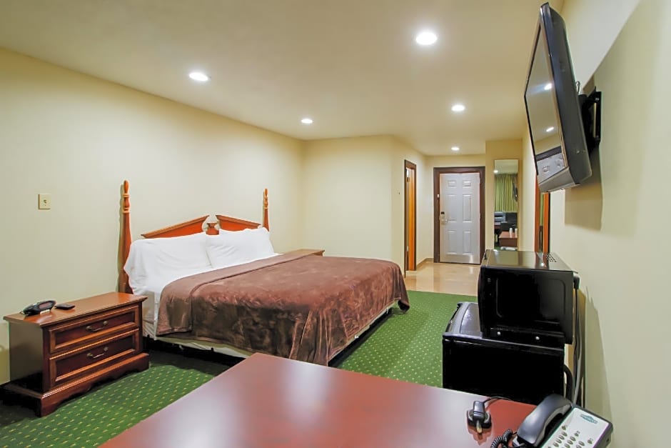 OYO Pinewood Inn & Suites Silsbee