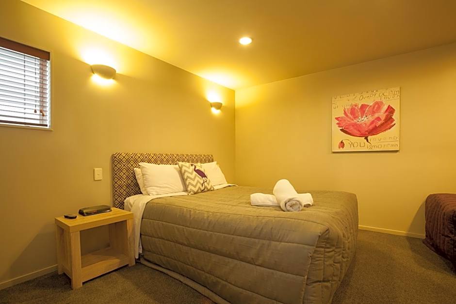 Cranbury Court Apartments