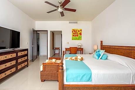 Three-Bedroom Apartment with Marina View