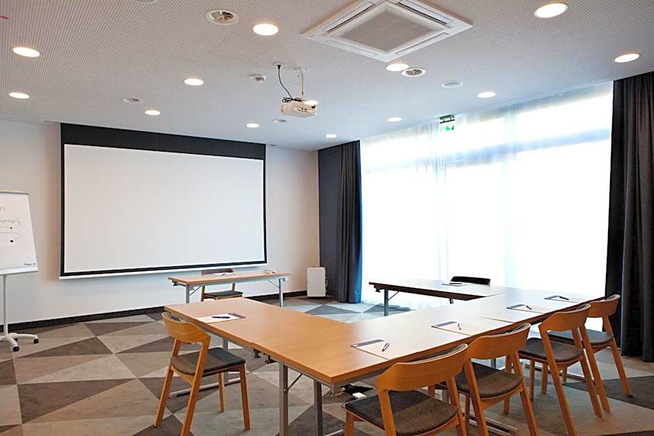 Holiday Inn Express Frankfurt Airport - Raunheim By IHG