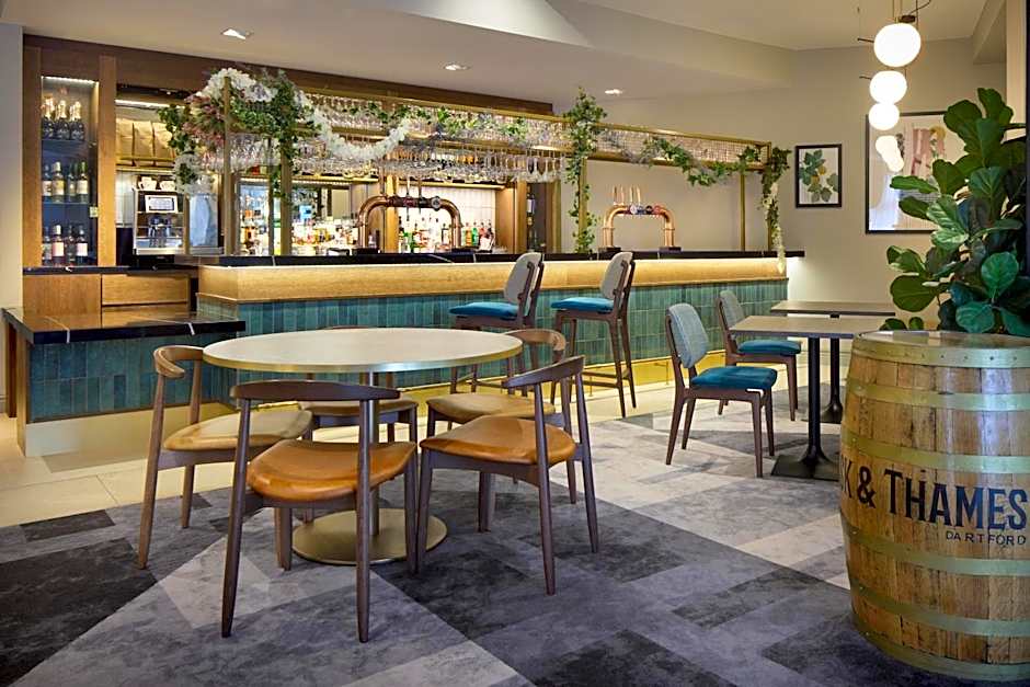 DoubleTree by Hilton Dartford Bridge