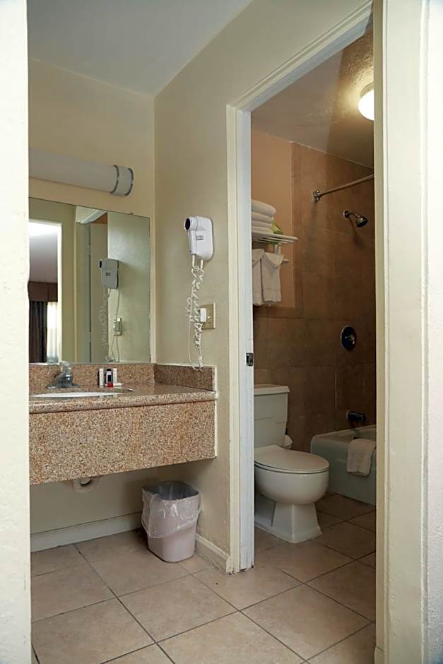 Ramada by Wyndham Fresno North