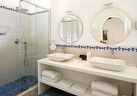 Suite with Terrace and Sea View