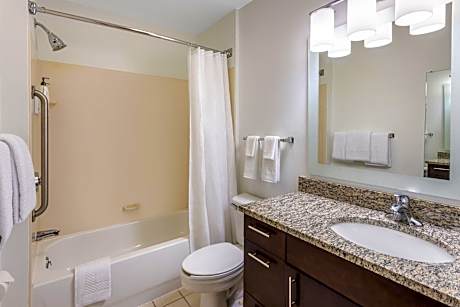 Studio, 1 Queen Bed with Sofa bed, Bathtub (Mobility/Hearing Accessible, Tub)