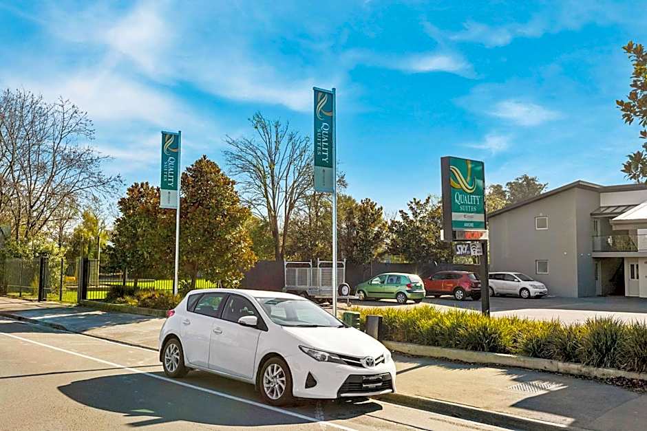 Quality Suites Amore