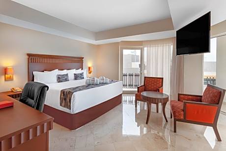 Junior King Suite - Non-Smoking