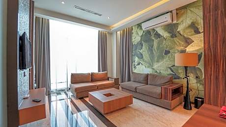 1 King Bed Executive Suite Non Smoking