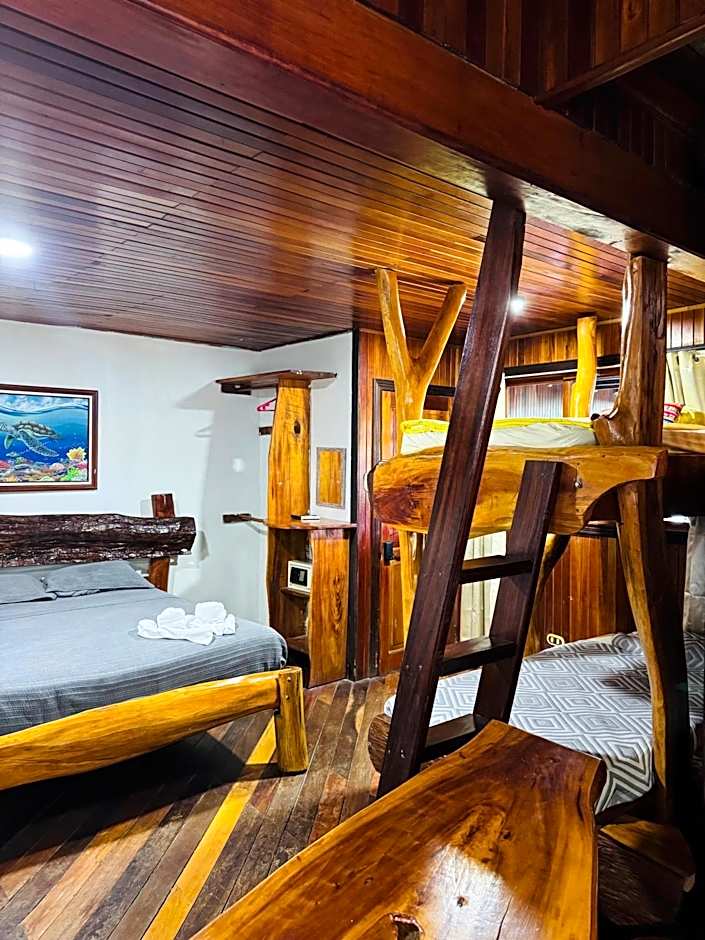 Hotel La Isla Inn