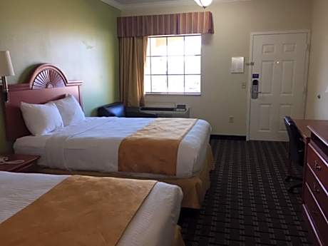 2 Queen Beds | Mobil Access Tub Nsmk Micfridg