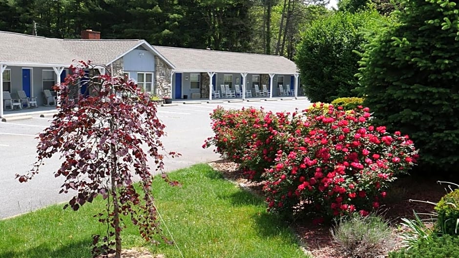 Meadowlark Motel with Restaurant & Bar